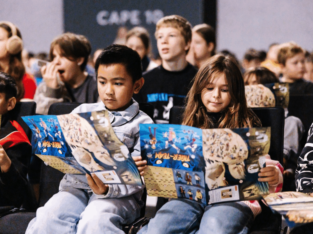 Die teilnehmenden Kinder beim beliebten Tiger Team Posterrätsel zum Fall „Der Fluch des Pharao“.