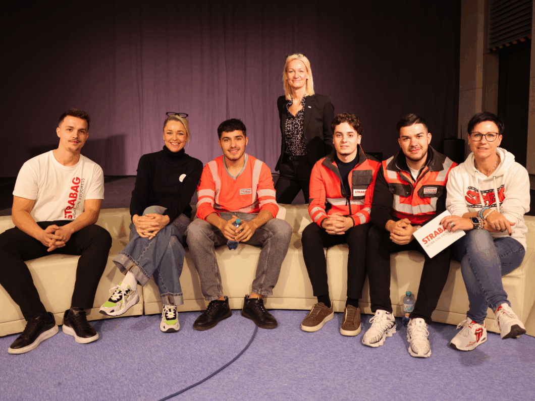 Silvia Bruni, Beatrice Schrenk-Lechner und einige Lehrlinge der STRABAG