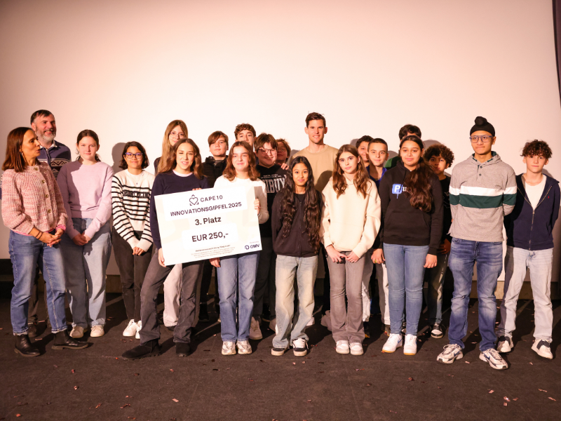 Die Gewinner des 1. Platzes beim Klassenwettbewerb mit Jurymitglied Dominic Thiem