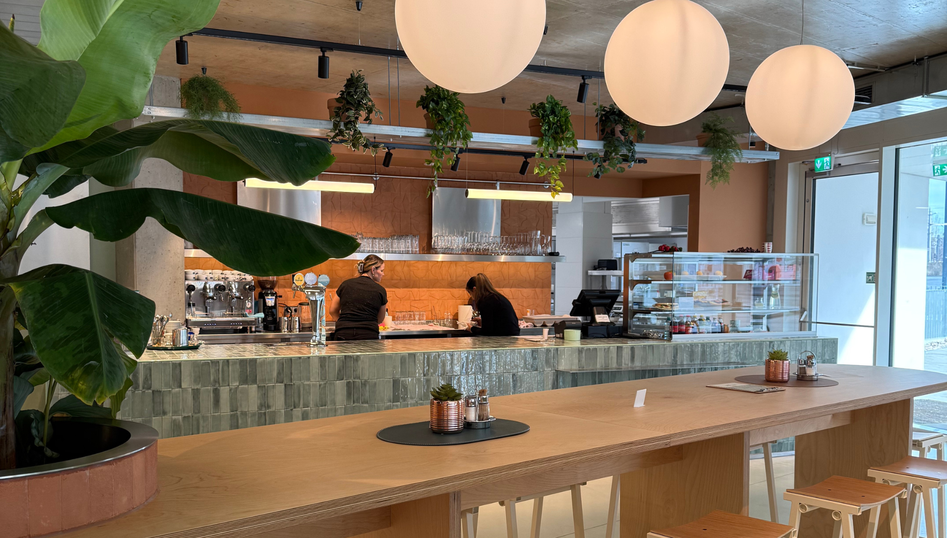 MICHLS deli eröffnet im CAPE 10