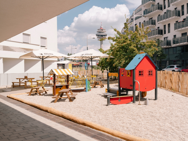 Spielplatz im Gastgarten des Michls deli